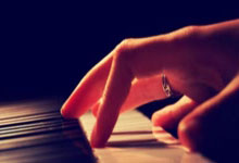 B体育：[NBA]里夫斯顺下抛投打成2+1 湖人扩大领先优势.